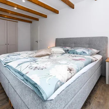 Holiday home Friesenkrone Krummhoern